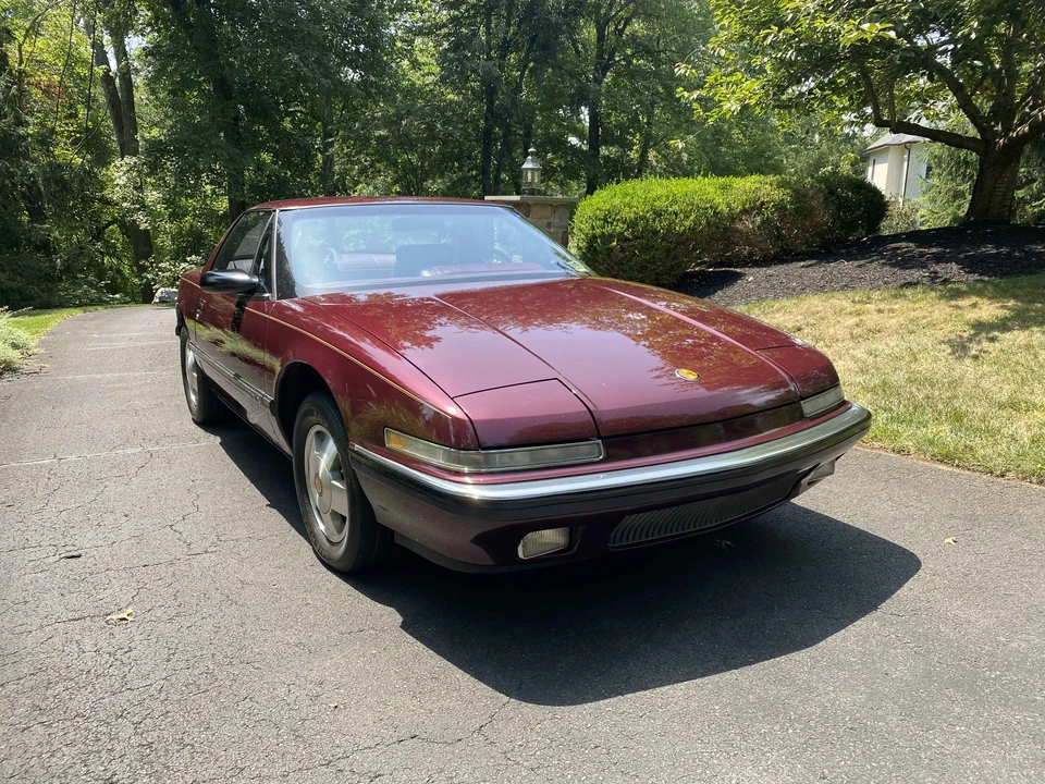 1990 Buick Reatta - Image 4 of 31
