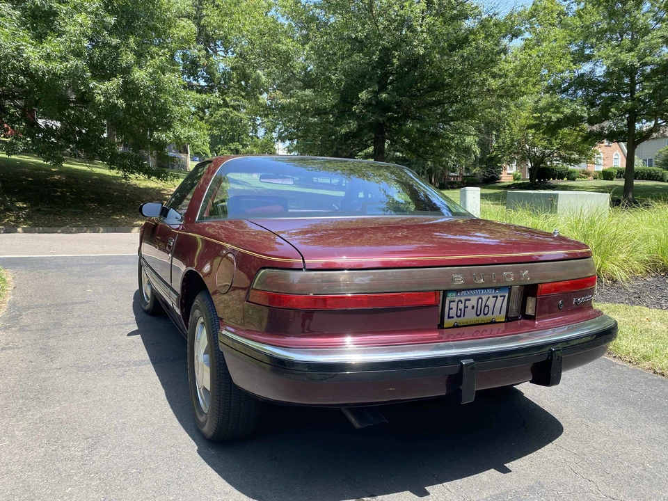 1990 Buick Reatta - Image 5 of 31