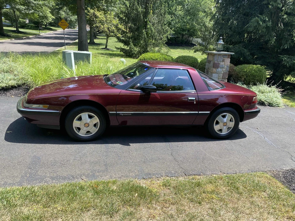 1990 Buick Reatta - Image 8 of 31