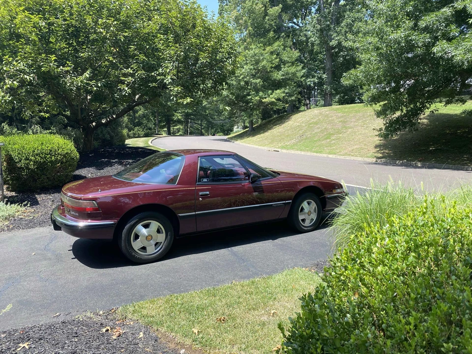 1990 Buick Reatta - Image 9 of 31