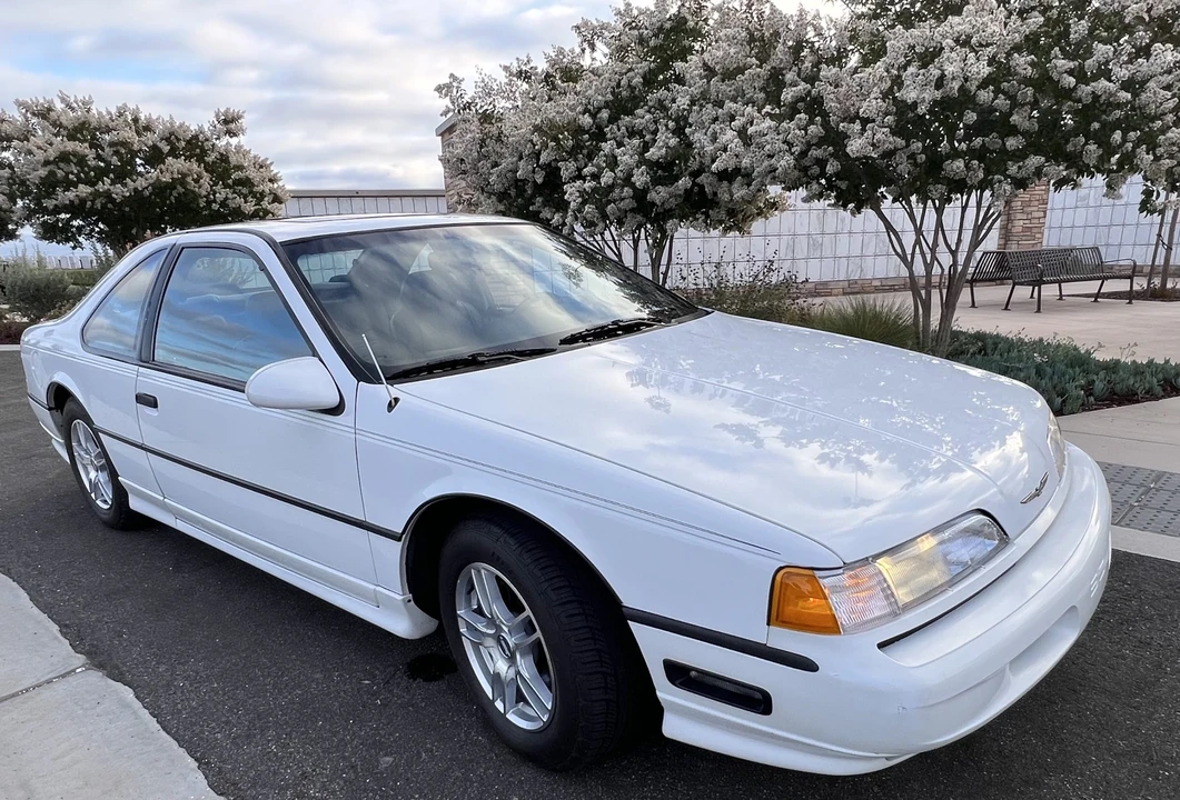 1990 Ford Thunderbird - Image 11 of 31