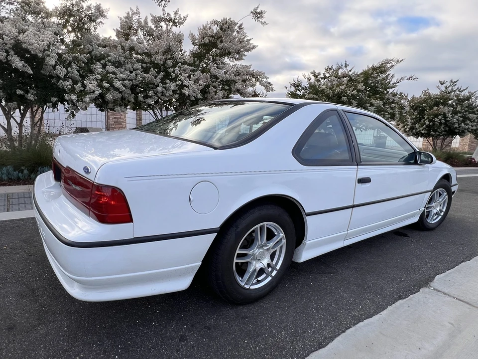 1990 Ford Thunderbird - Image 16 of 31