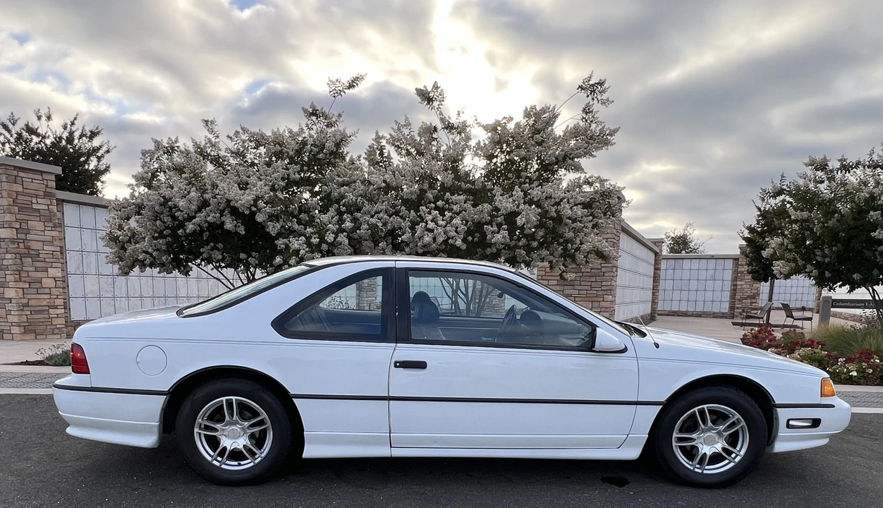 1990 Ford Thunderbird - Image 14 of 31