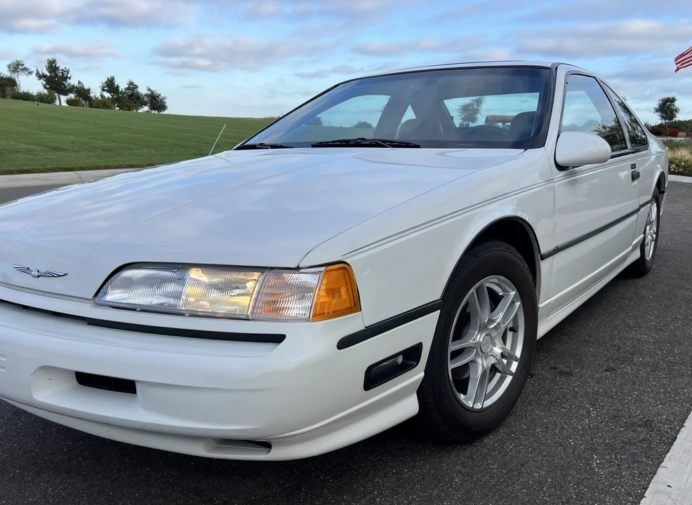 1990 Ford Thunderbird - Image 21 of 31