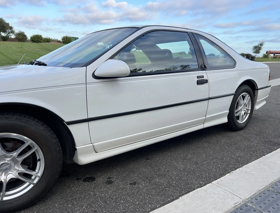 1990 Ford Thunderbird - Image 22 of 31