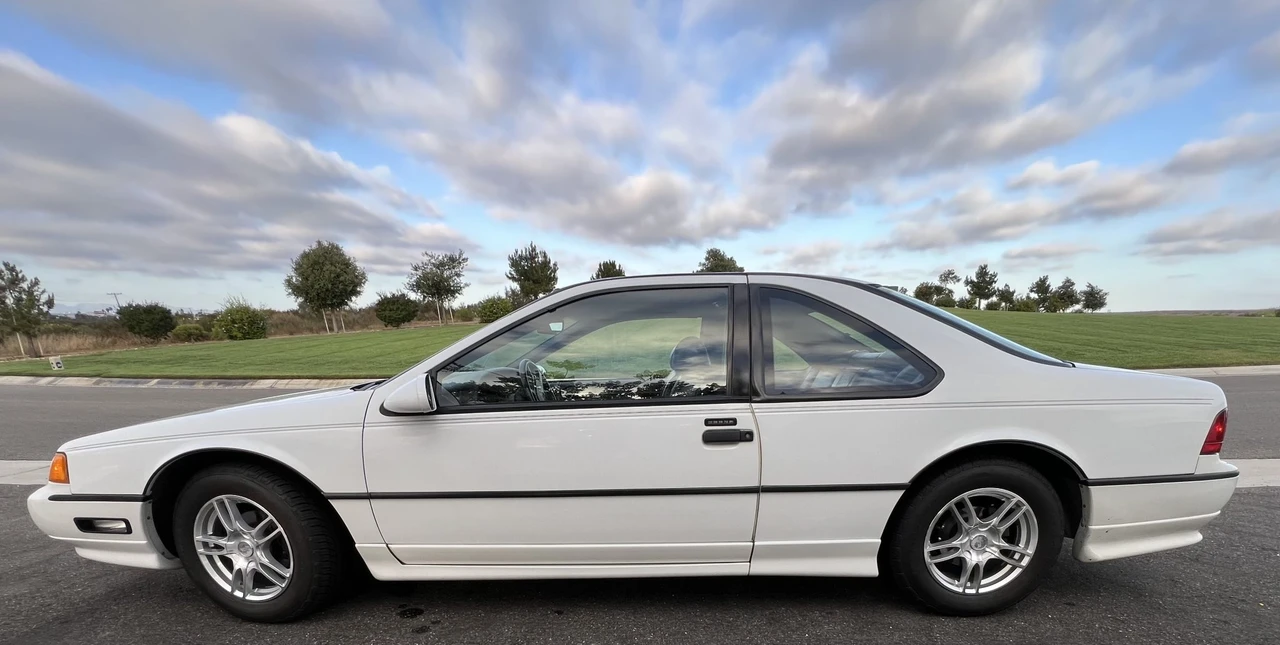 1990 Ford Thunderbird - Image 19 of 31