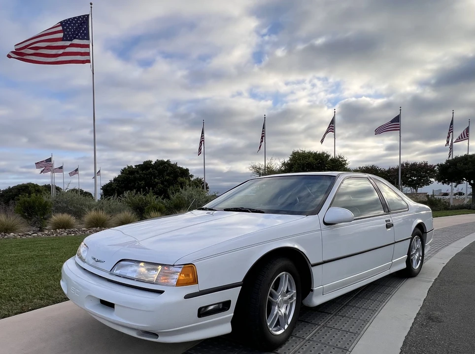 1990 Ford Thunderbird - Image 3 of 31