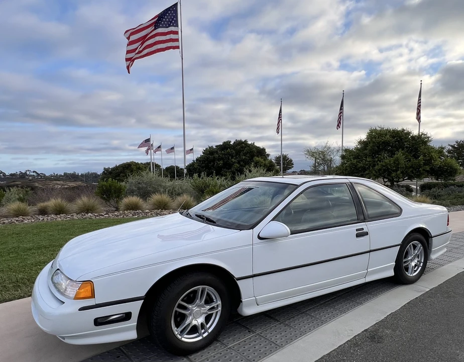 1990 Ford Thunderbird - Image 2 of 31