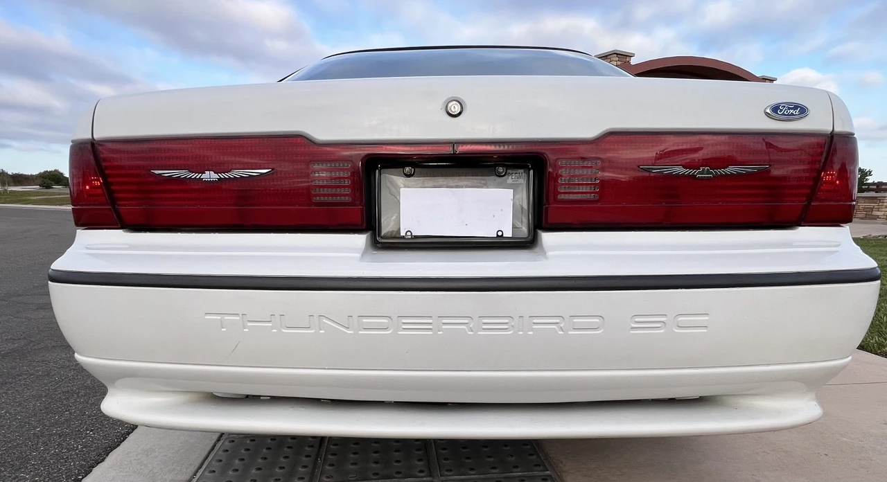 1990 Ford Thunderbird - Image 25 of 31