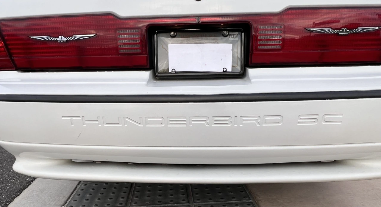 1990 Ford Thunderbird - Image 27 of 31