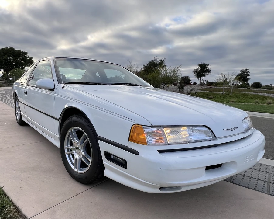 1990 Ford Thunderbird - Image 9 of 31