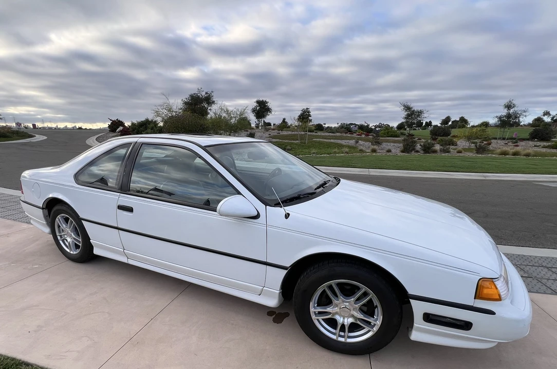 1990 Ford Thunderbird - Image 10 of 31