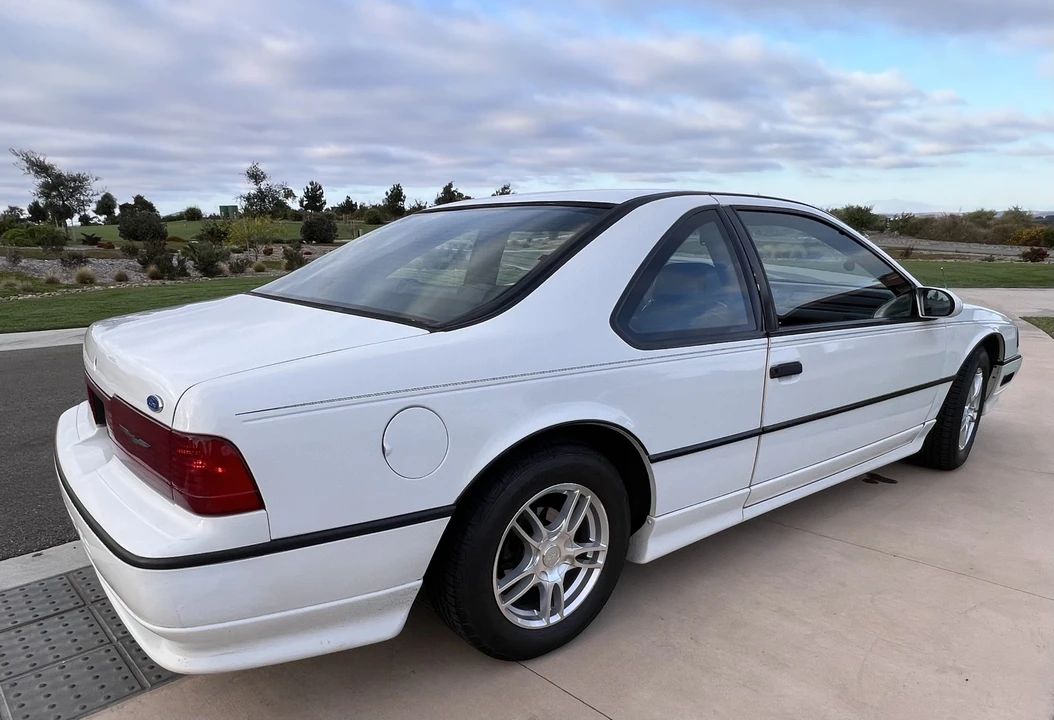1990 Ford Thunderbird - Image 15 of 31