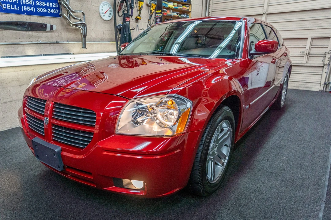 2006 Dodge Magnum 2nd Gen Wagon - Image 2 of 31