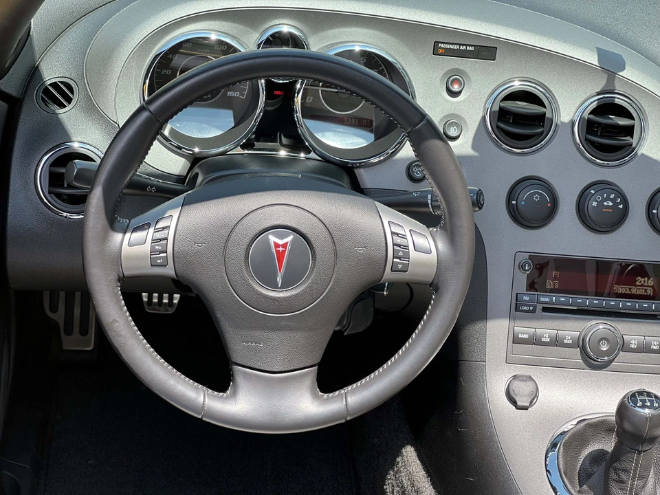 2008 Pontiac Solstice GXP - Image 26 of 31
