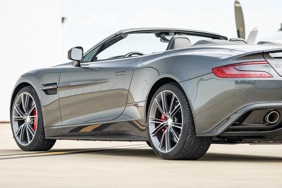2014 Aston Martin Vanquish 2nd Gen - Image 24 of 31