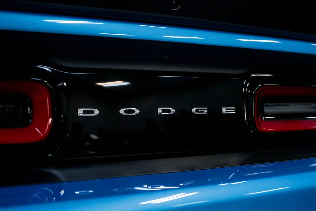 2015 Dodge Challenger SRT Hellcat 3rd Gen - Image 25 of 31