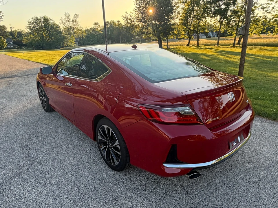2017 Honda Accord 9th Gen - Image 10 of 31