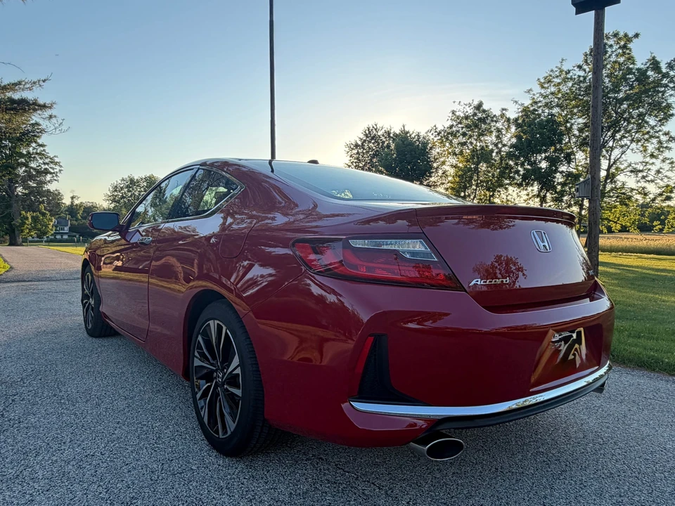 2017 Honda Accord 9th Gen - Image 9 of 31