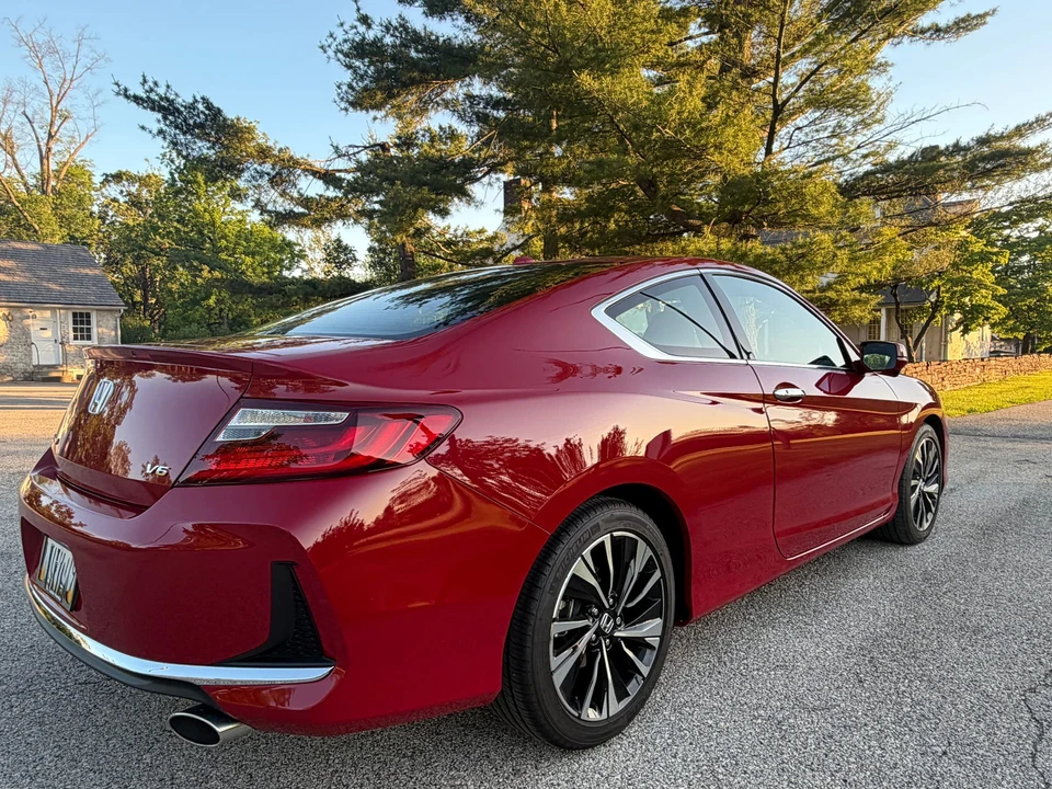 2017 Honda Accord 9th Gen - Image 7 of 31