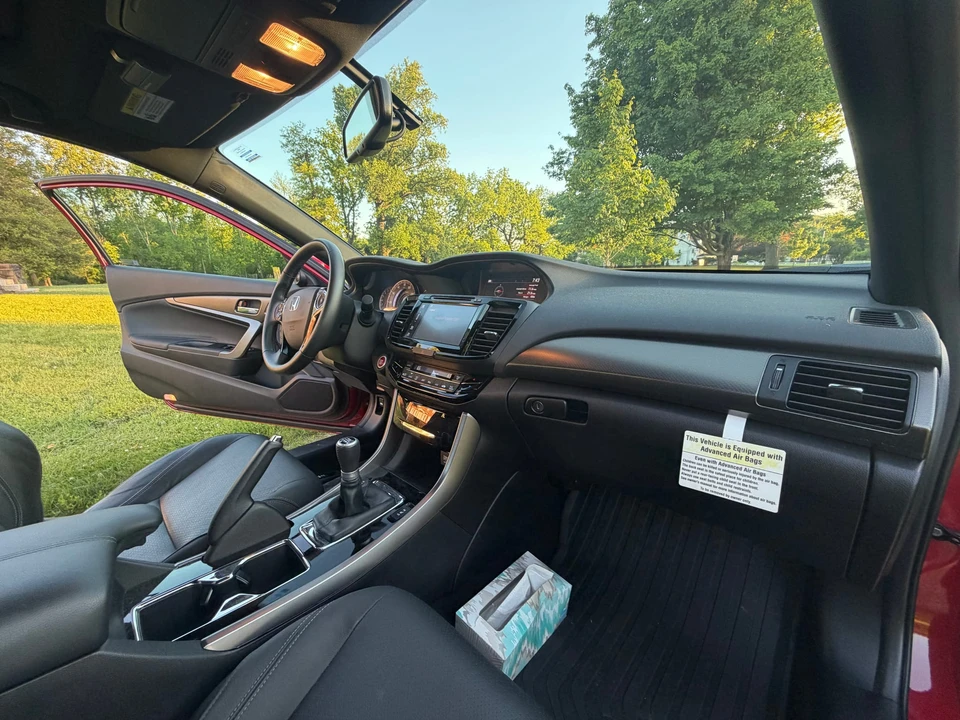 2017 Honda Accord 9th Gen - Image 22 of 31