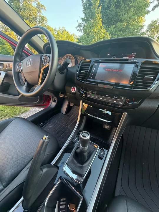 2017 Honda Accord 9th Gen - Image 28 of 31