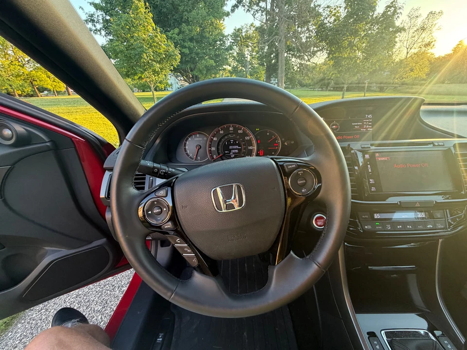 2017 Honda Accord 9th Gen - Image 26 of 31