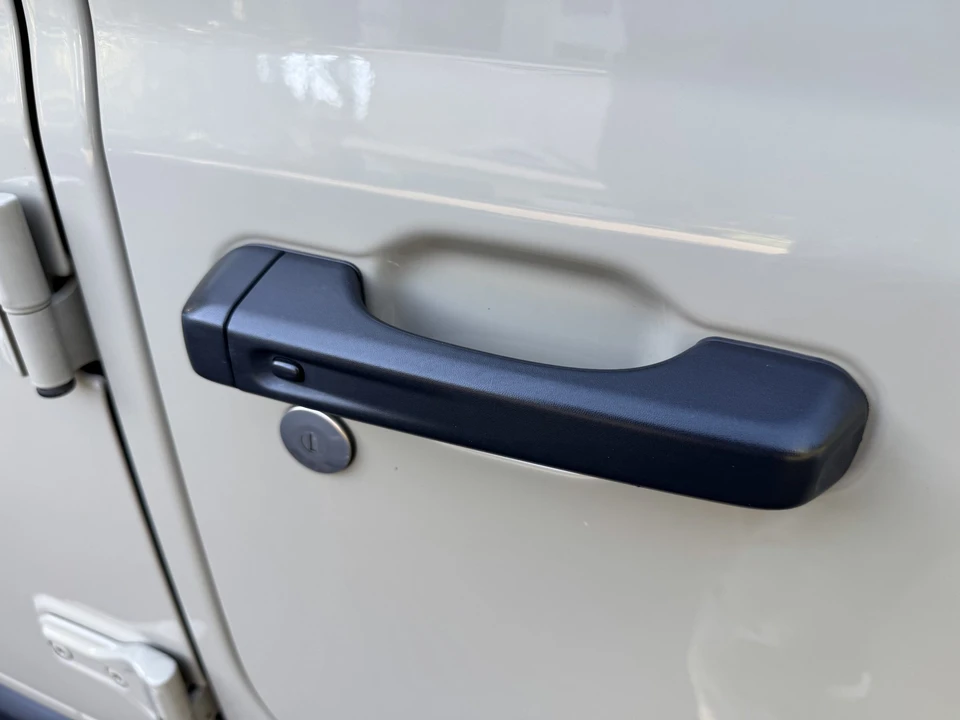 2022 Jeep JL Wrangler - Image 30 of 31