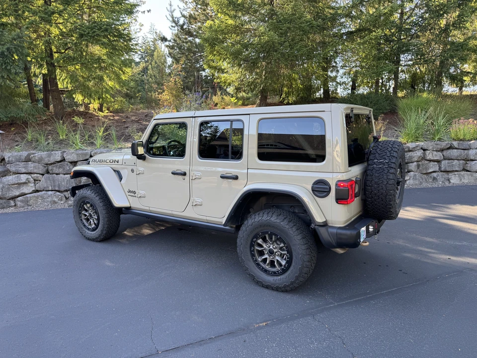 2022 Jeep JL Wrangler - Image 5 of 31
