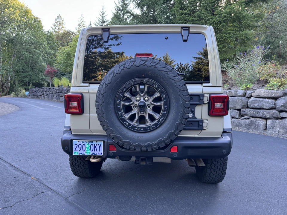 2022 Jeep JL Wrangler - Image 10 of 31