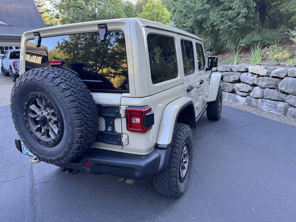 2022 Jeep JL Wrangler - Image 11 of 31