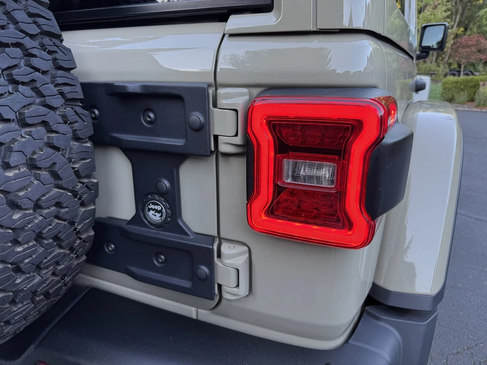 2022 Jeep JL Wrangler - Image 27 of 31