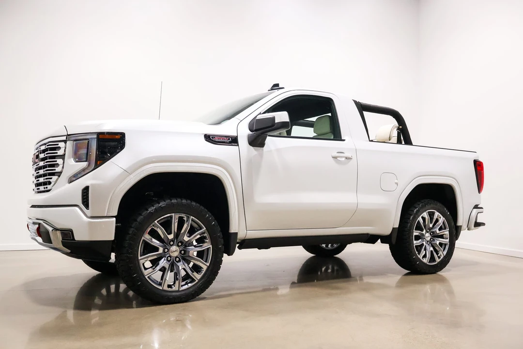 2025 GMC Sierra 5th Gen - Image 2 of 31