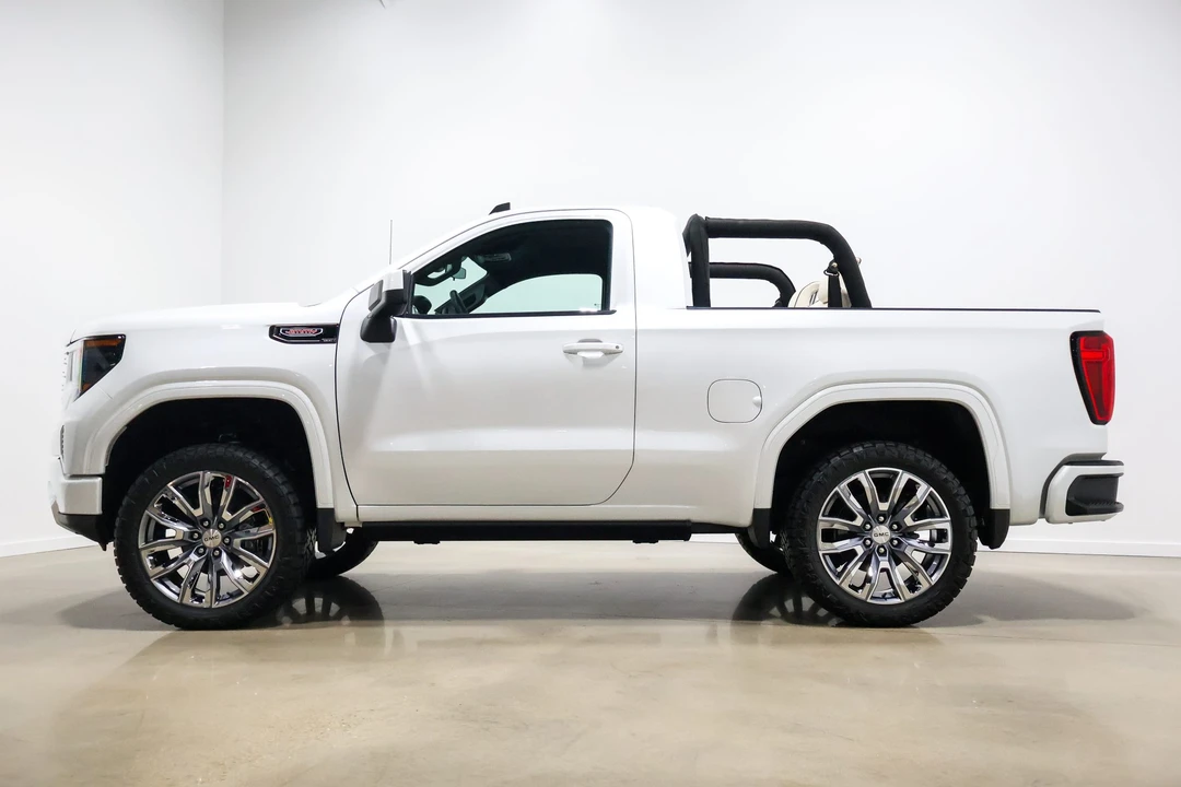 2025 GMC Sierra 5th Gen - Image 4 of 31