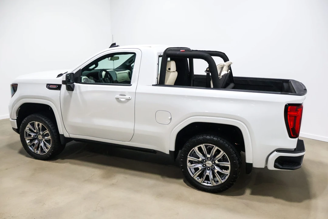 2025 GMC Sierra 5th Gen - Image 7 of 31