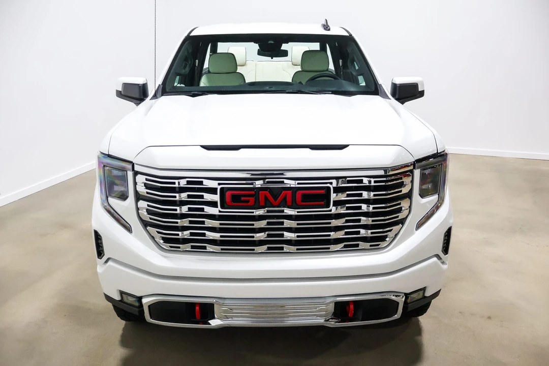 2025 GMC Sierra 5th Gen - Image 16 of 31