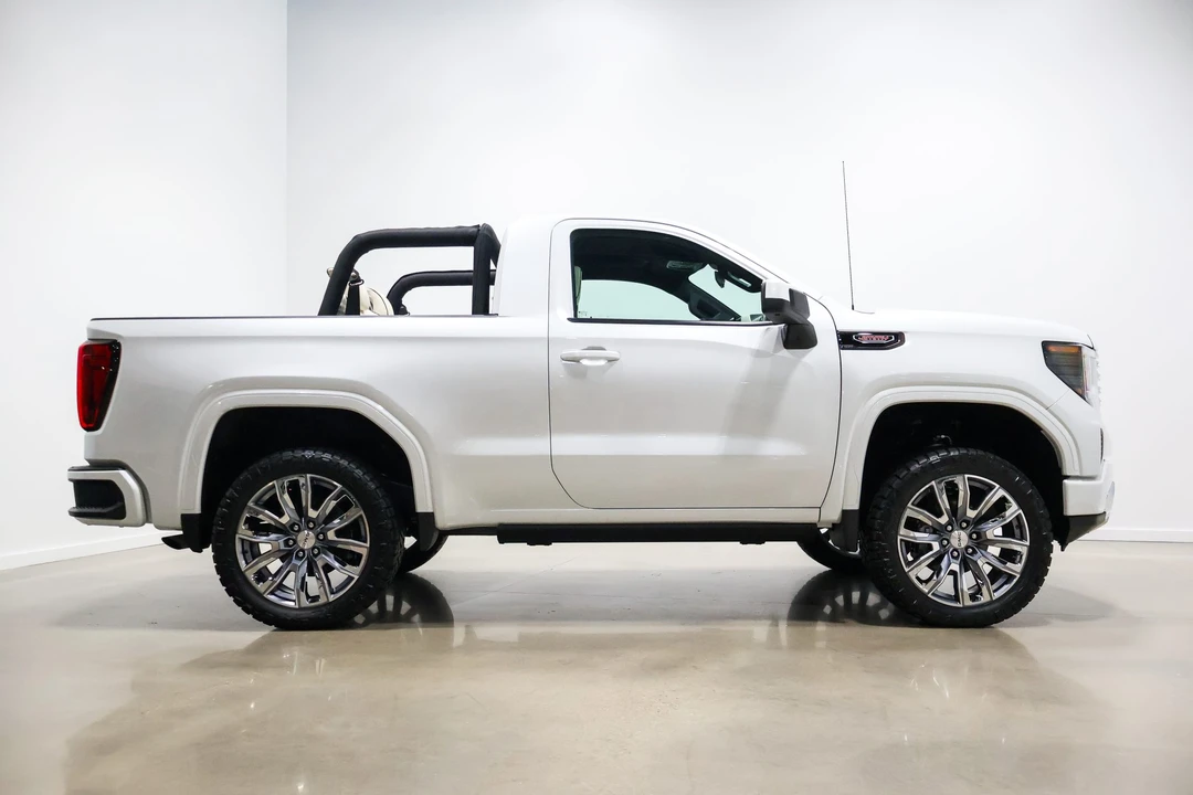 2025 GMC Sierra 5th Gen - Image 12 of 31
