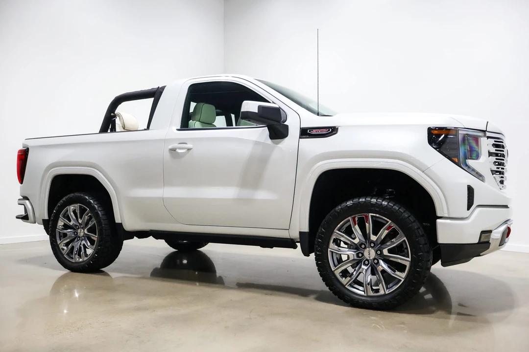 2025 GMC Sierra 5th Gen - Image 14 of 31