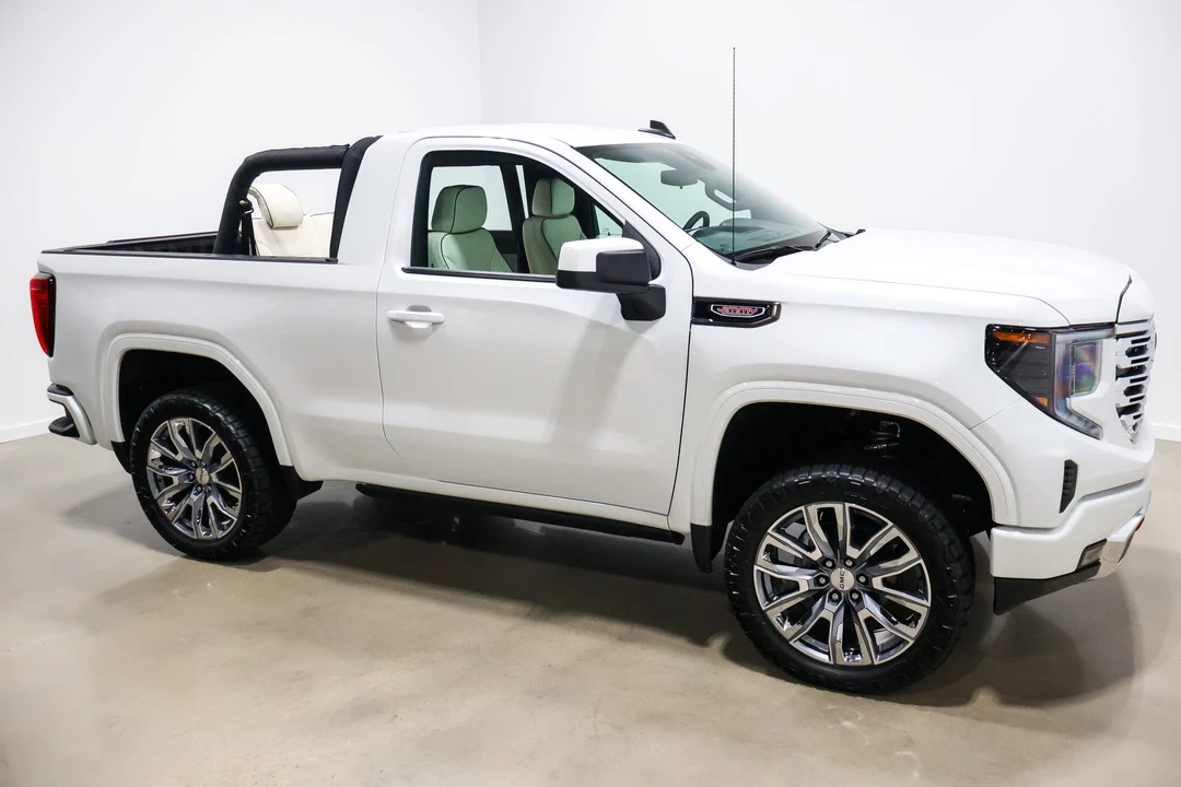 2025 GMC Sierra 5th Gen - Image 15 of 31