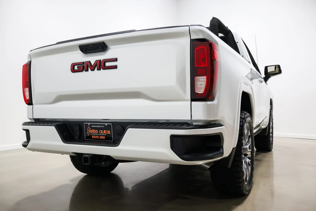 2025 GMC Sierra 5th Gen - Image 9 of 31
