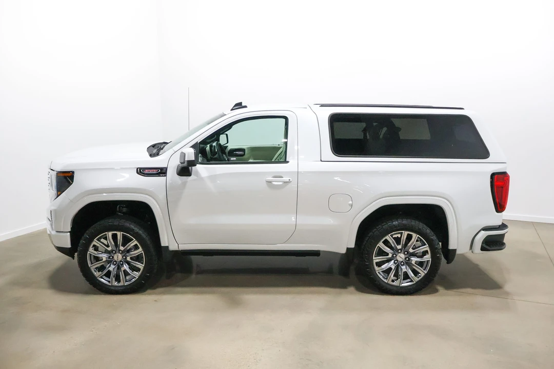 2025 GMC Sierra 5th Gen - Image 21 of 31