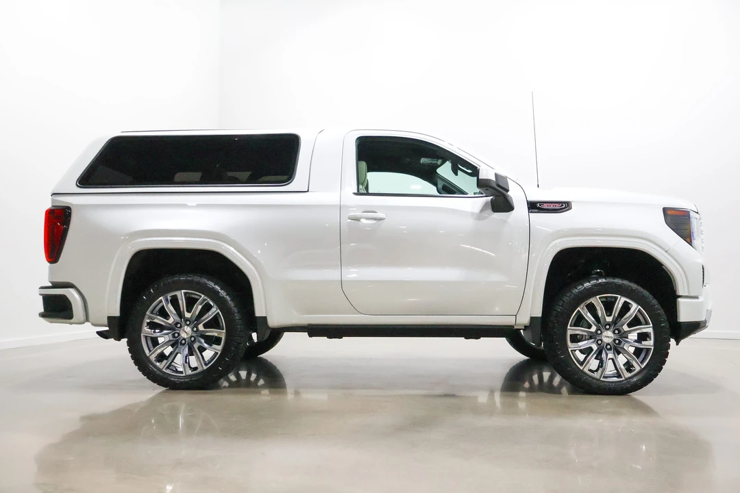2025 GMC Sierra 5th Gen - Image 28 of 31