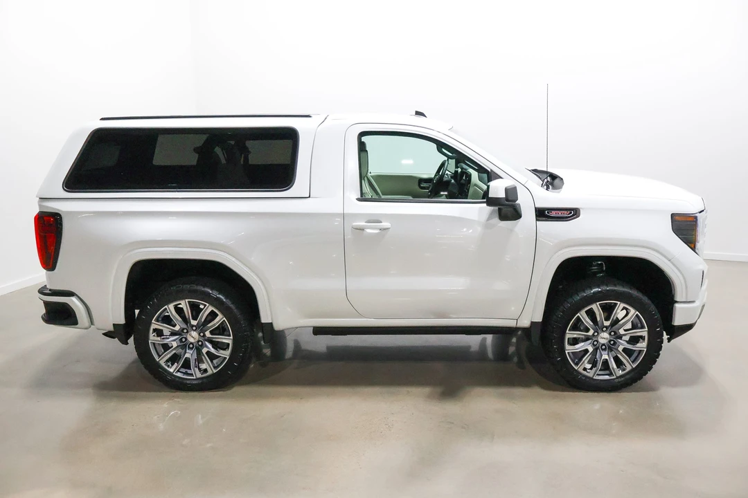 2025 GMC Sierra 5th Gen - Image 29 of 31