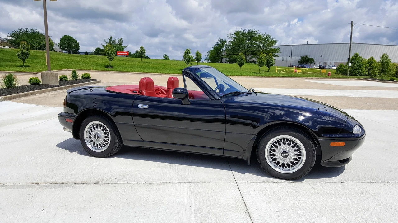 1993 Mazda NA MX-5 Miata - Image 6 of 31