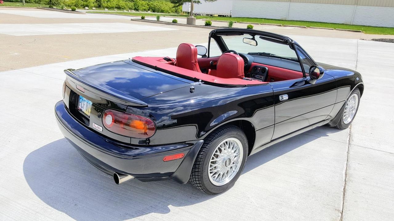 1993 Mazda NA MX-5 Miata - Image 2 of 31