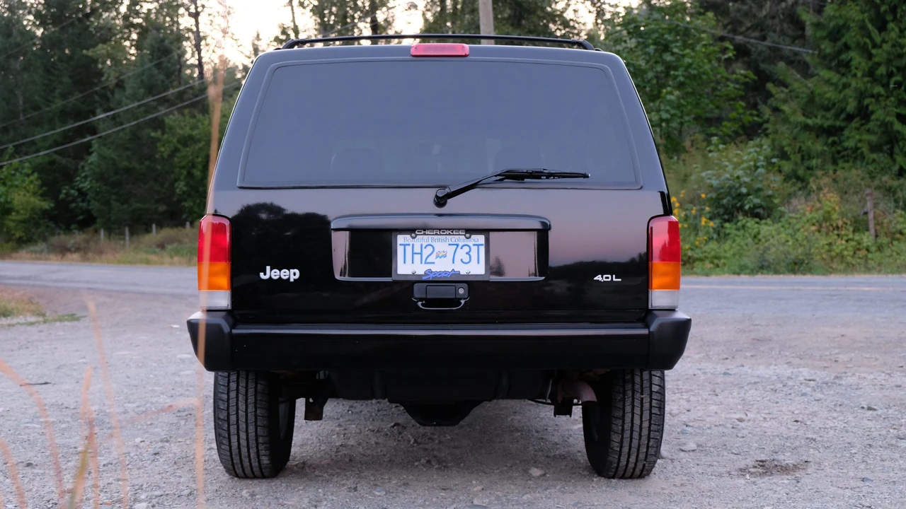 1998 Jeep XJ Cherokee - Image 14 of 31