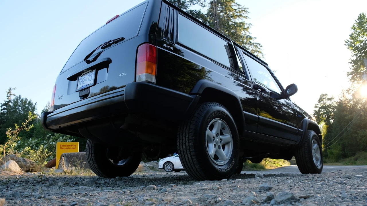 1998 Jeep XJ Cherokee - Image 19 of 31