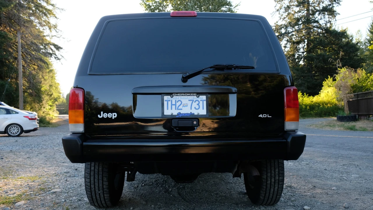 1998 Jeep XJ Cherokee - Image 15 of 31