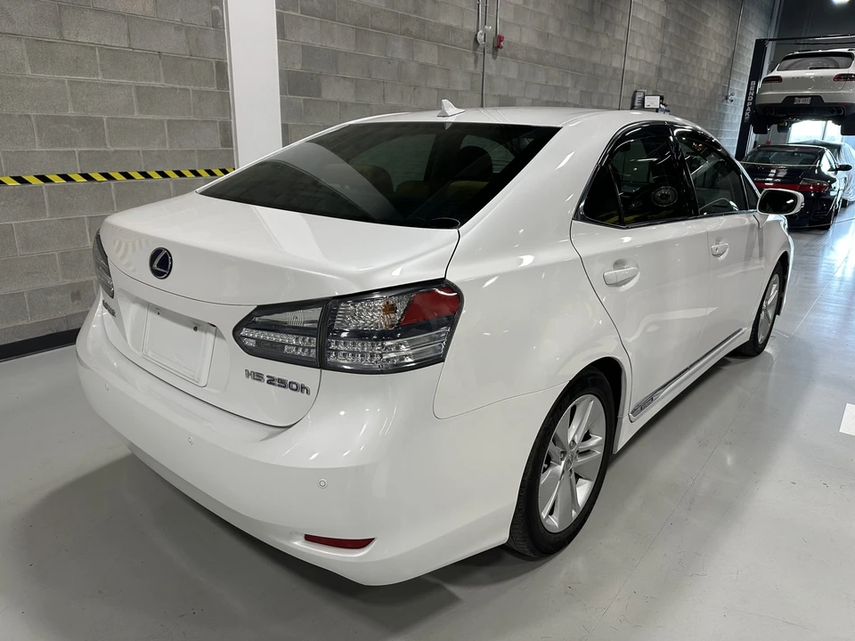 2010 Lexus HS - Image 8 of 31