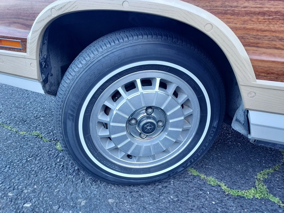1983 Chrysler LeBaron - Image 19 of 31